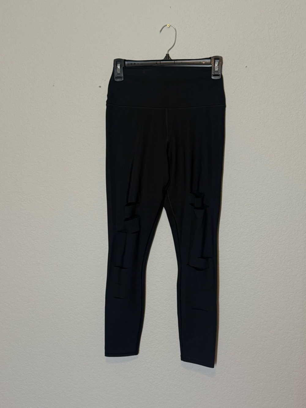 Alo Yoga | Ripped High-Waist Black Leggings - Small